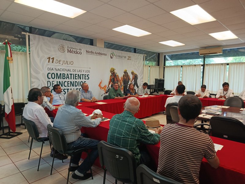 Empresarios y representantes institucionales en el auditorio