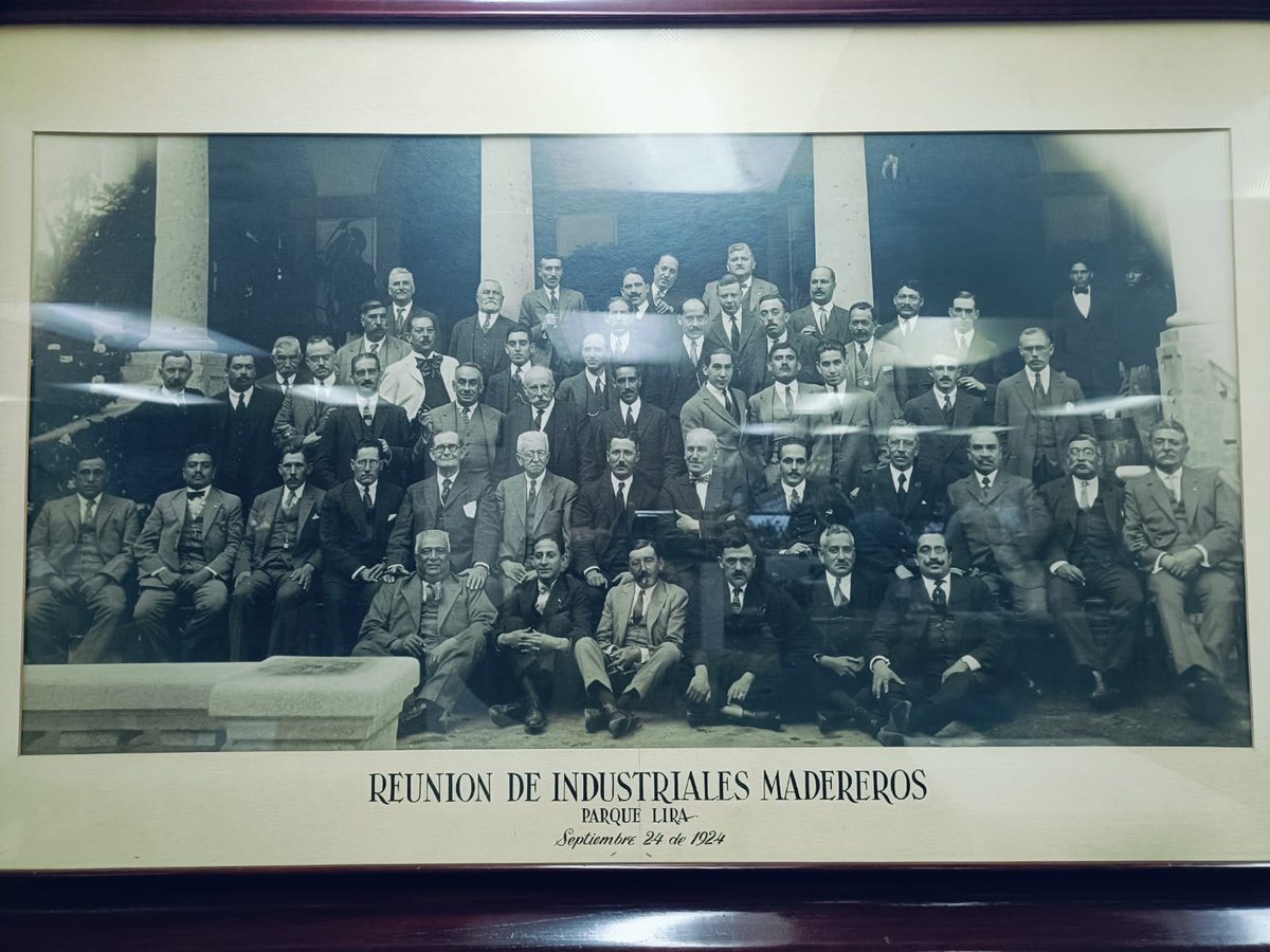 Fotografía histórica: reunión de industriales madereros, Parque Lira, 1924