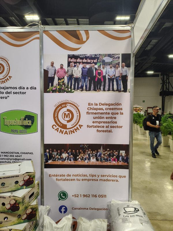 Lona de la delegación en la expo