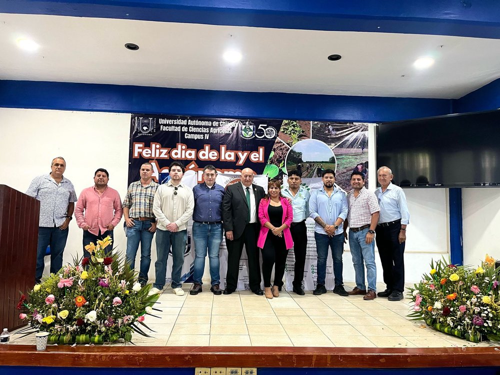 Mesa directiva e invitados en la UNACH Huehuetán
